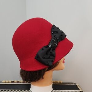CLASSIC RED 100% WOOL CLOCHE HAT W/BLACK BOW ACCENT
